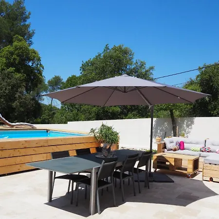 6 Personnes /piscine/campagne/terrain De Petanque/15 Km Bandol Villa *